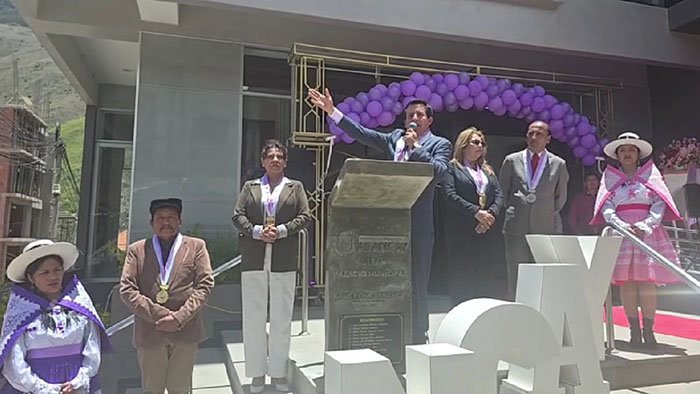 Alcalde Raúl Peña inauguró nuevo palacio municipal inconcluso 
